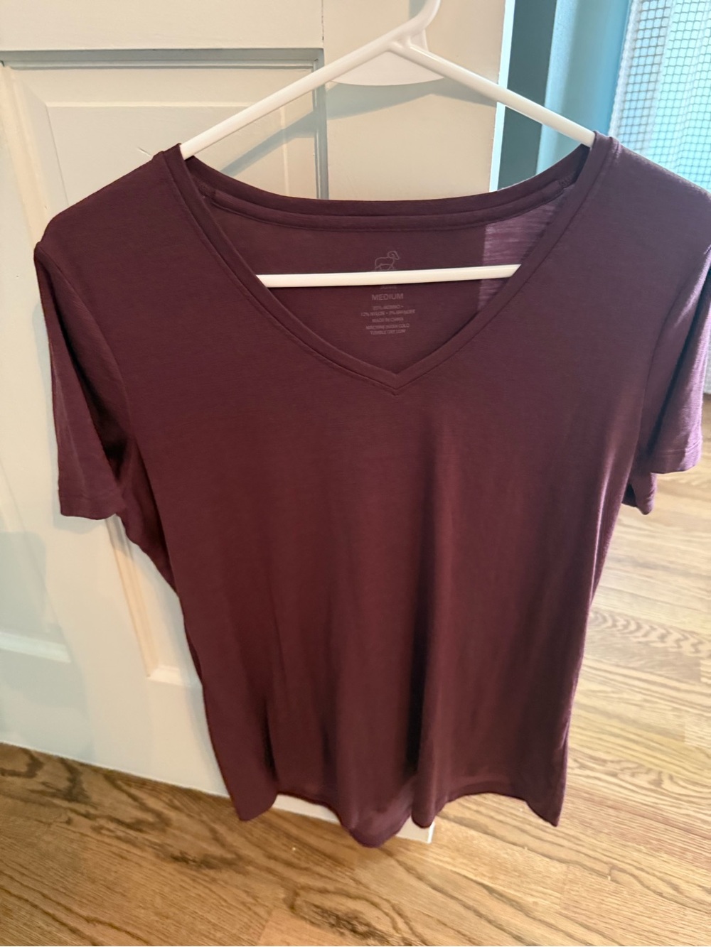 Woolx Junie Merino Wool V-Neck Tee - Burgundy